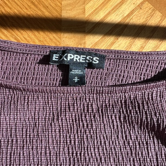 Express mauve top with cut outs on sleeves that tie sz S - Picture 7 of 10